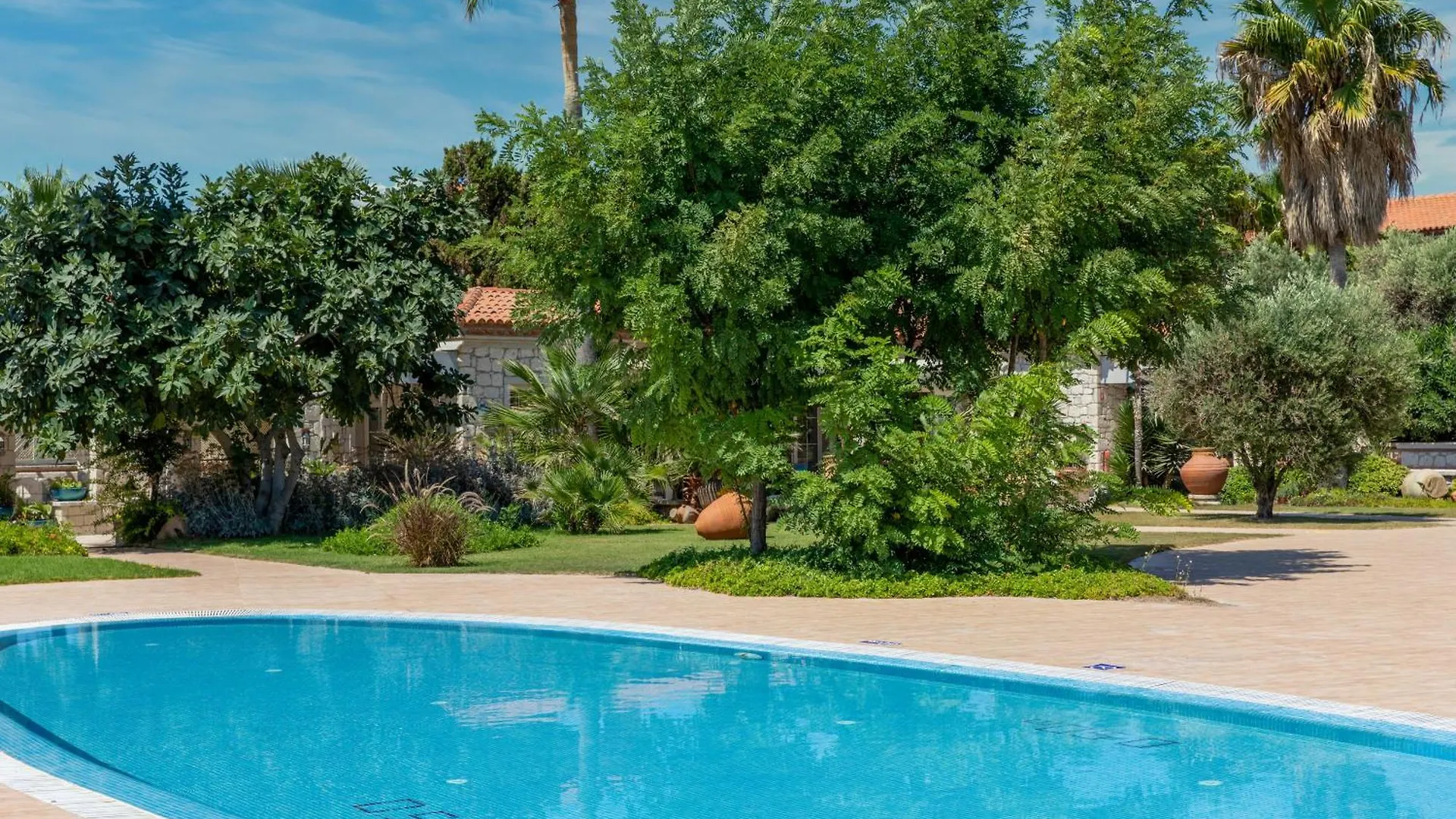Alacati Beach Resort Hotel